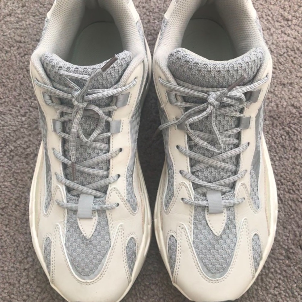 Yeezy 700 “Cream”